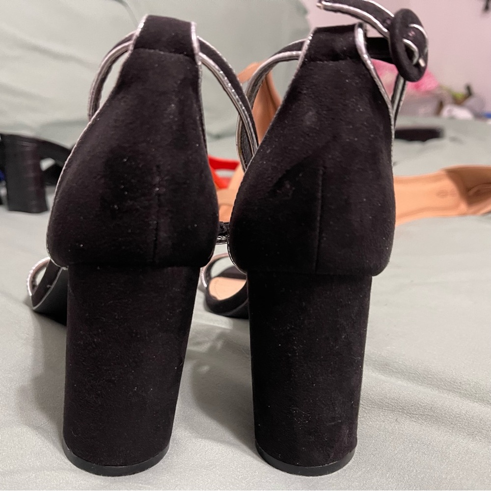 black heels - Picture 4 of 5